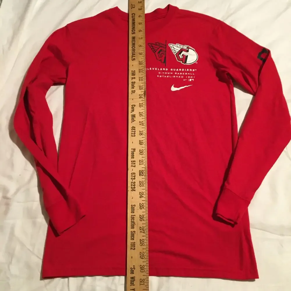 Nike Small Cleveland Guardians Long-Sleeved T-Shirt Red C-Town Official MLB